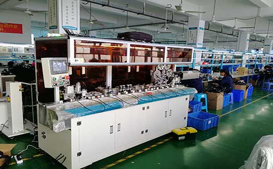 自動剪切編織包銅箔機(jī) 自動剪切編織包銅箔機(jī)